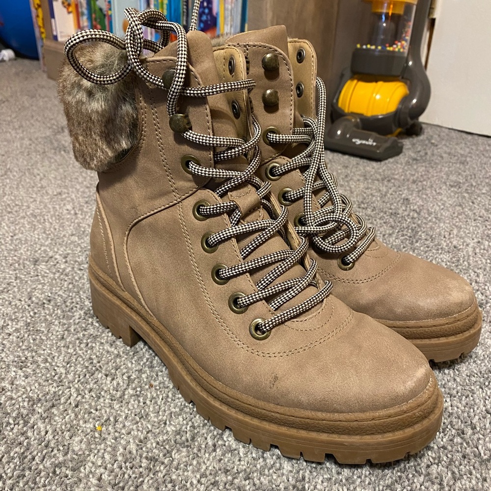 Universal Thread boots women’s size 7